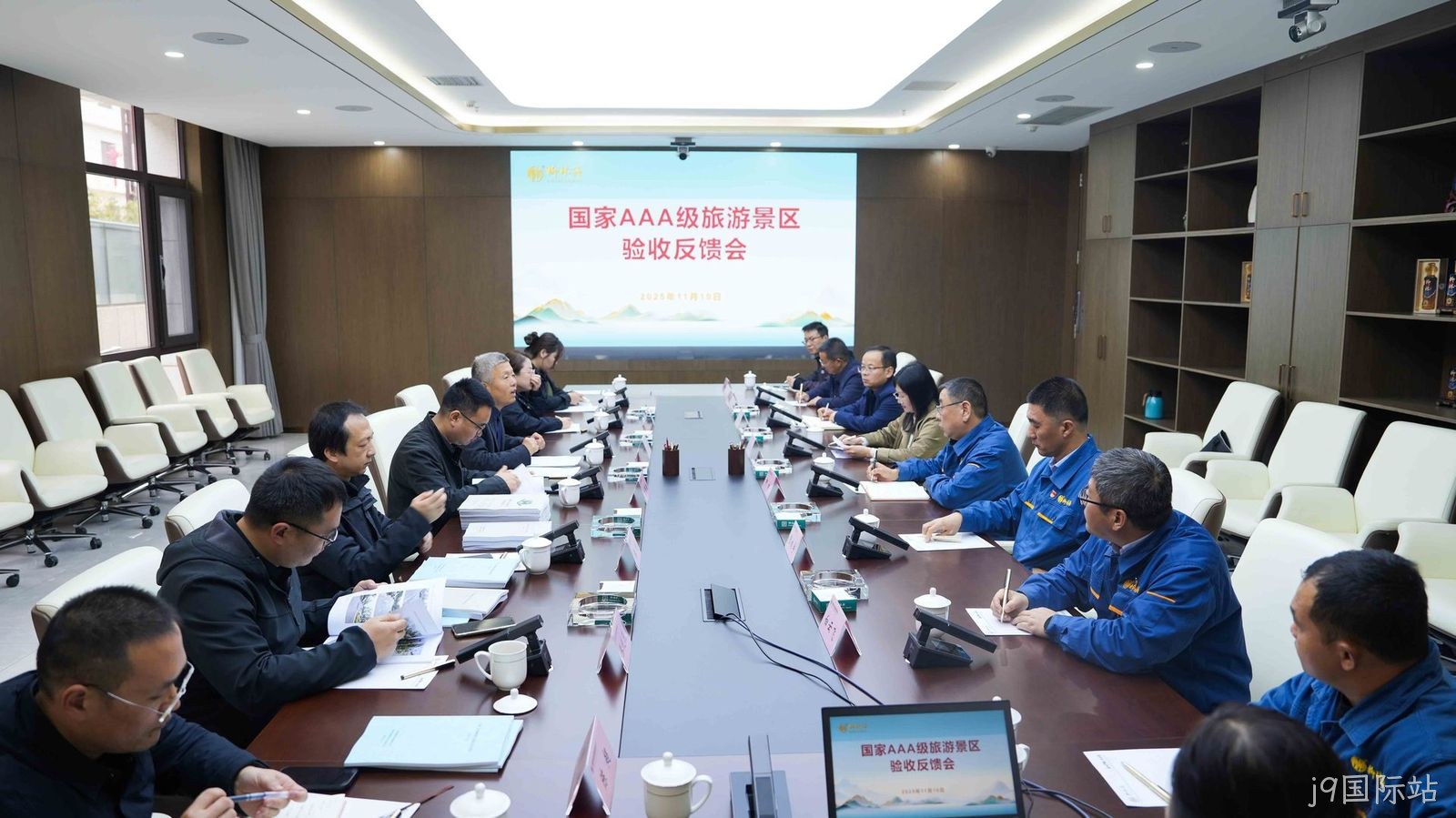 企业动态|国家AAA级旅游景区评审专家组高度评价j9国际站建设成果    11月10日上午，市文化和旅游局国家AAA级旅游景区评审专家组一行莅临j9国际站，开展j9国际站生态景区评审验收工作，专家组一行通过实地检查、审阅资料及专题座谈交流方式，对j9国际站创建AAA景区工作进行全面评审。  在实地检查中，专家组按景区规划路线，先后来到j9国际站文化馆、文物酒海库、手工制酒车间、自动化酿造车间、生态停车场及游客服务中心等关键区域，开展全方位、精细化和随机性检查，并结合景区实际设置突发情况考察接待及响应速度和效果。在随后召